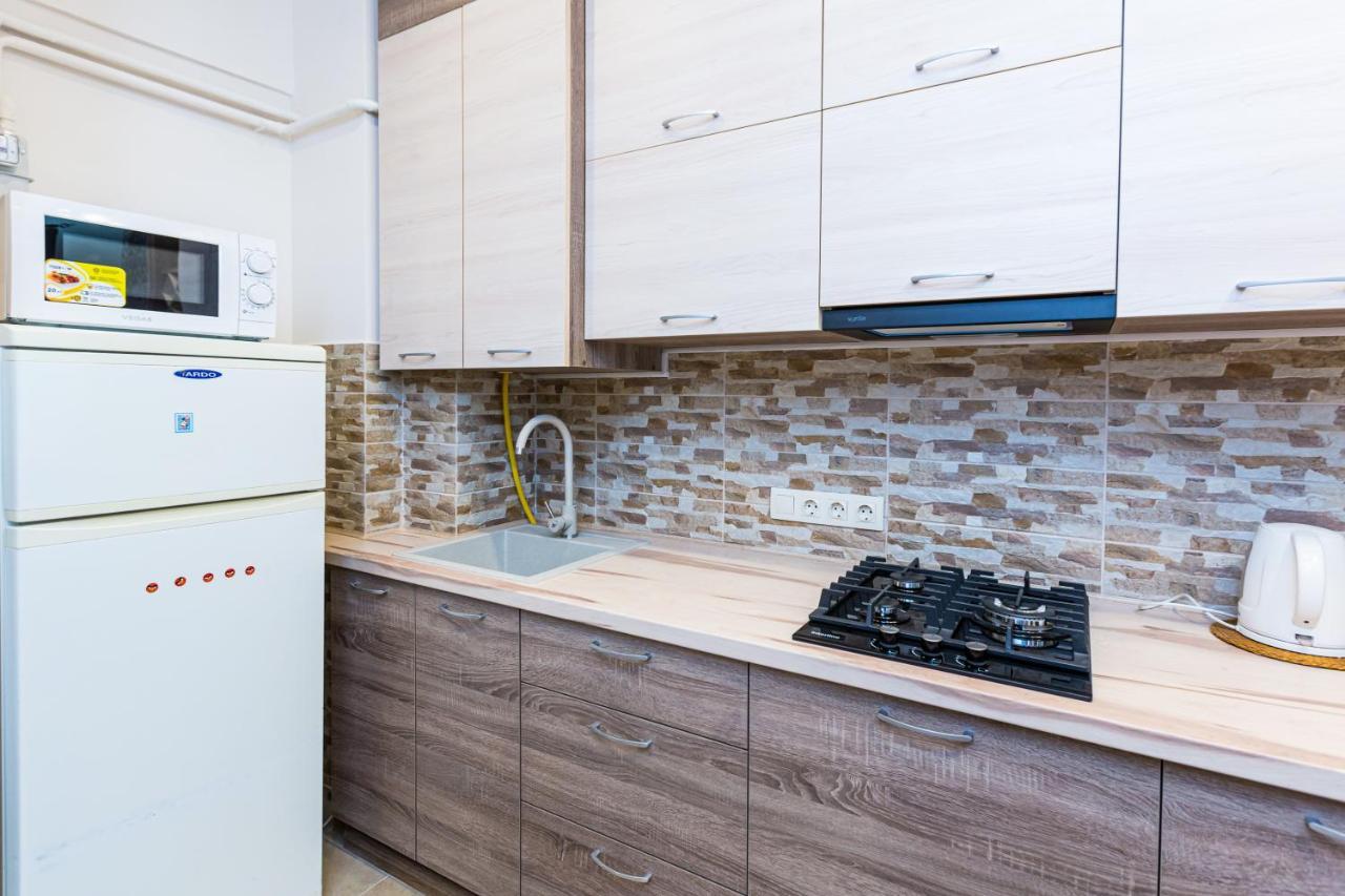 2 Kn. Romana Apartment Lviv Eksteriør bilde